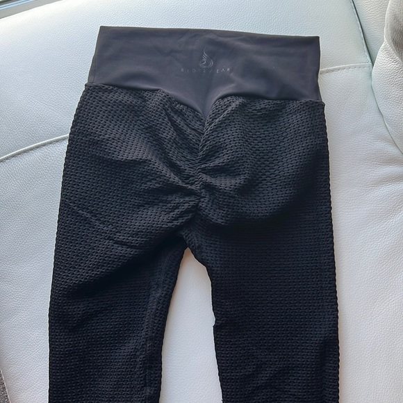 BUNDLE! Ryderwear scrunch booty leggings, and cheetah v butt shaping legging - Picture 2 of 12